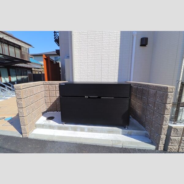 現地周辺 (ゴミストッカー)