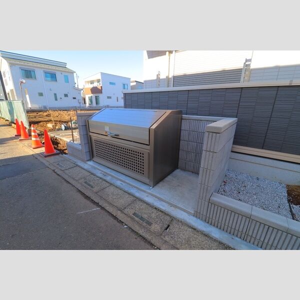 現地周辺 (ゴミストッカー)