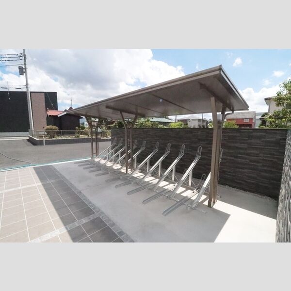 現地周辺 (駐輪場)