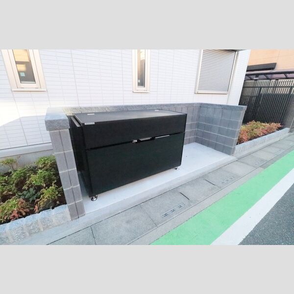 現地周辺 (ゴミストッカー)