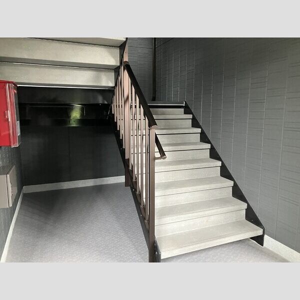 エントランス (共用階段)