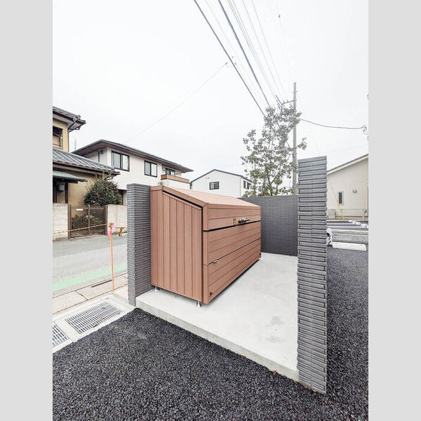 現地周辺 (ゴミストッカー)