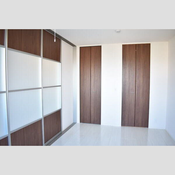 その他 (バルコニー側洋室)