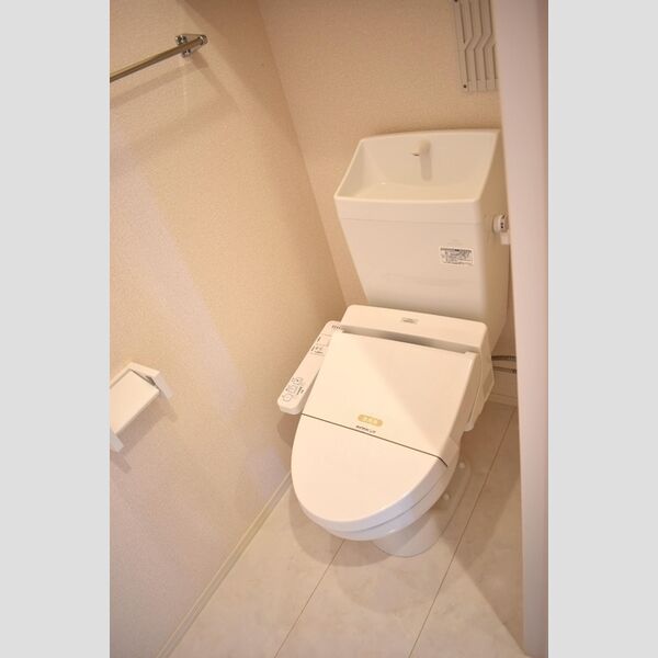 トイレ (温水洗浄暖房便座)