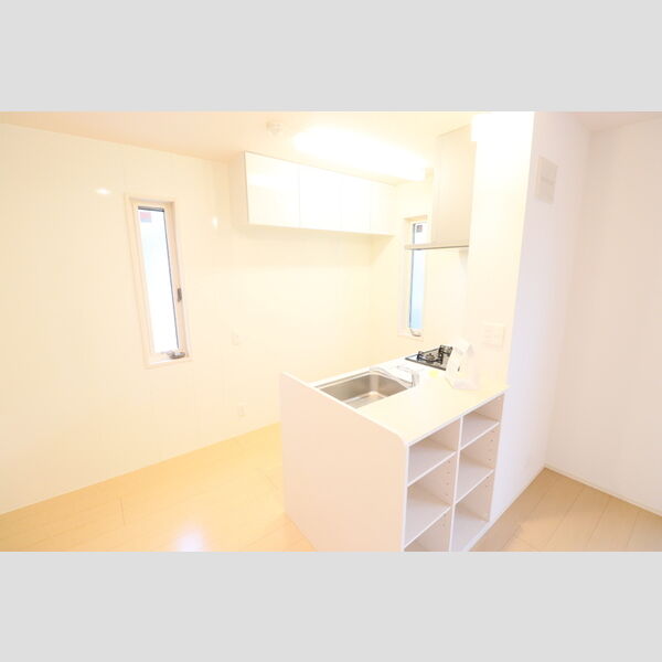 その他 (キッチンは収納たっぷりです♪)