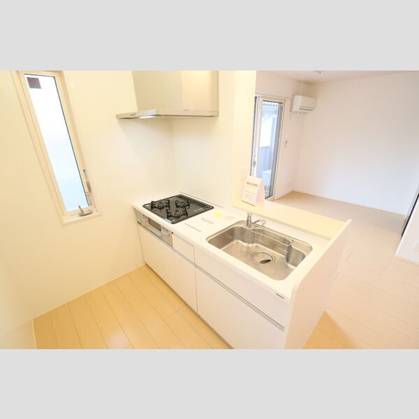 キッチン (3口コンロでお料理ラクラク♪)