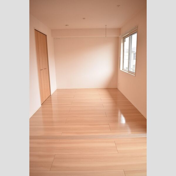 その他 (バルコニー側洋室)