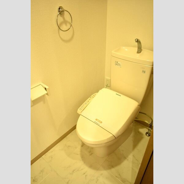 トイレ (温水洗浄暖房便座)