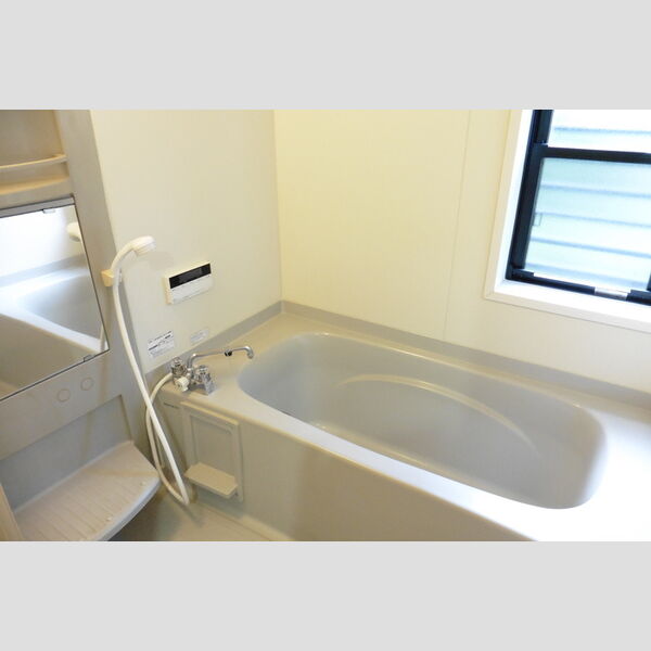 バス (明るいお風呂は気持ちいいんです)