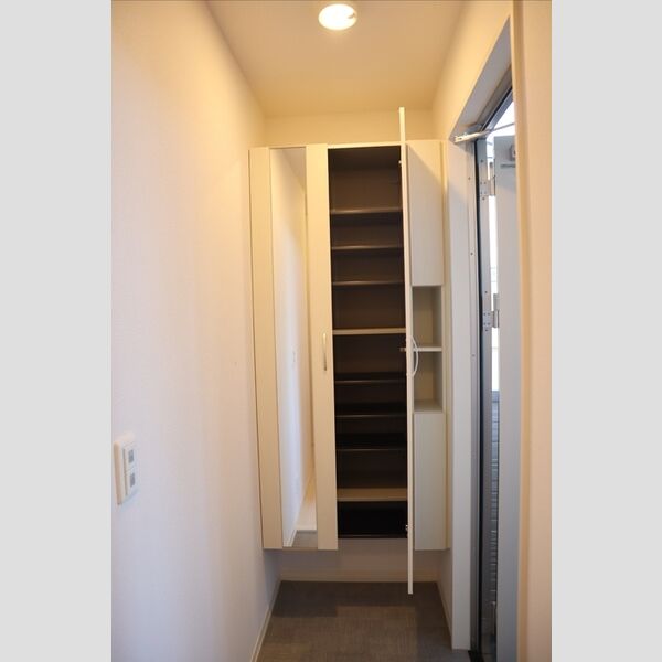 玄関 (シューズボックス)