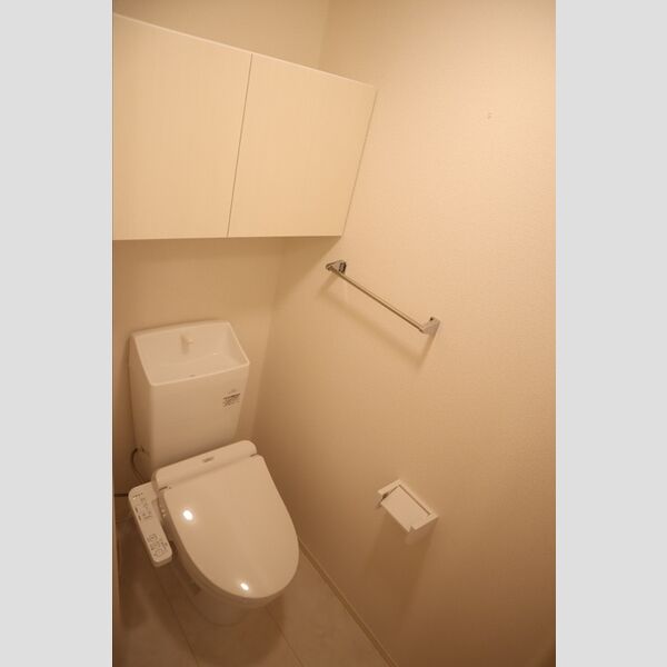 トイレ (温水洗浄暖房便座)