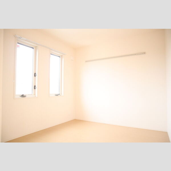 その他 (南側洋室)