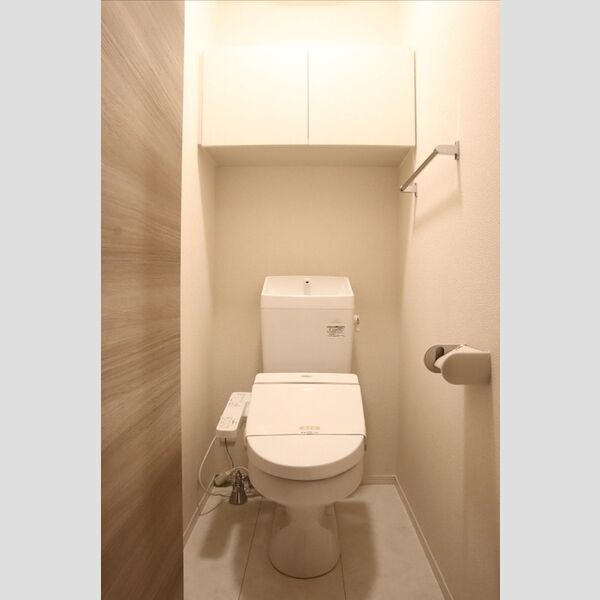 トイレ (トイレ)