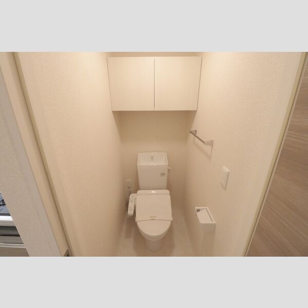 トイレ (トイレ)