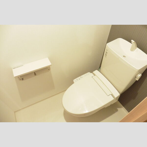 トイレ (温水洗浄暖房便座)