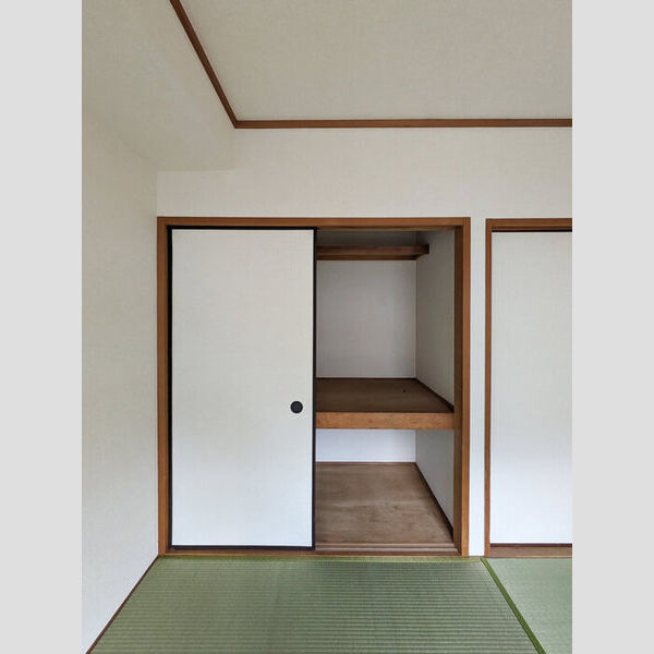 収納 (押入)