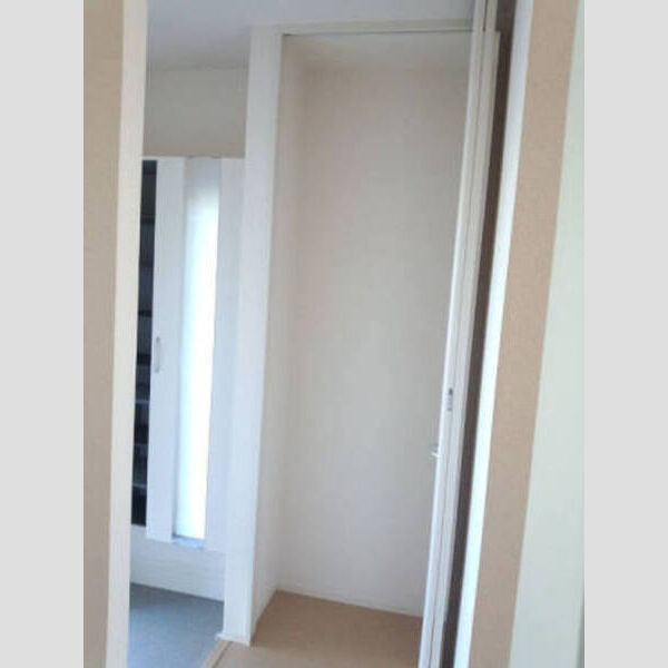 玄関 (102☆玄関横収納)