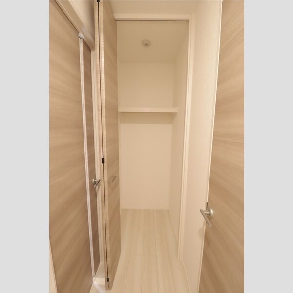 収納 (洗面所横　物入)