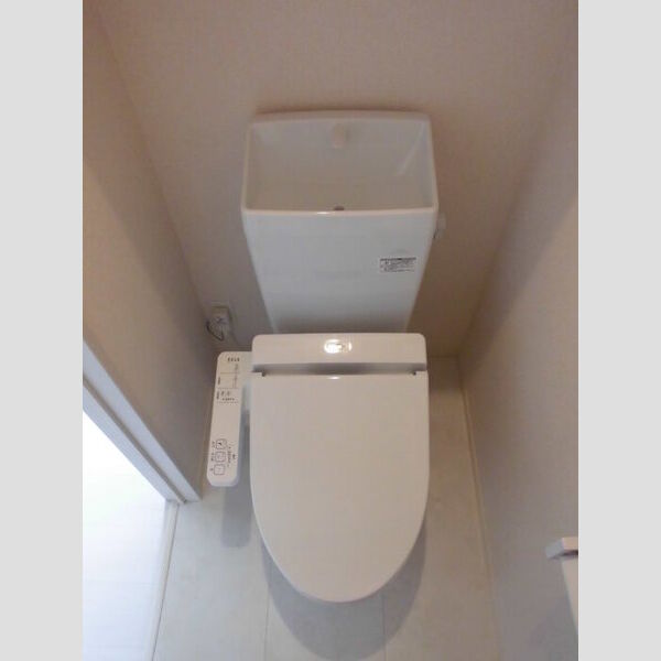 トイレ (温水洗浄暖房便座つき♪)