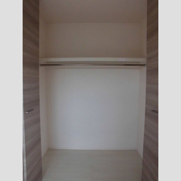 収納 (東側洋室クローゼット♪)