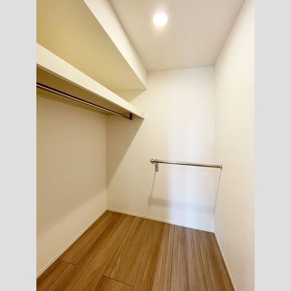 収納 (ウォークインクローゼット(洋室6.1帖))