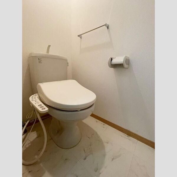 トイレ (温水洗浄暖房便座)