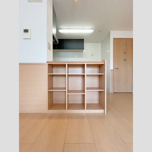 その他設備 (収納棚)