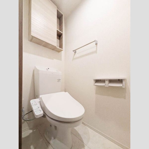 トイレ (温水洗浄暖房便座)