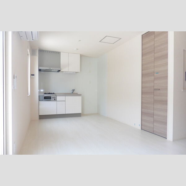 居室・リビング (広々使いやすい居室)