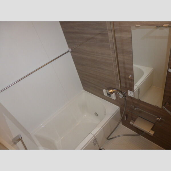 居室・リビング (追い焚き機能が付いた経済的なユニットバス)