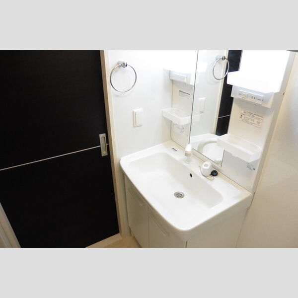 洗面所 (洗面台もワイドタイプです♪)