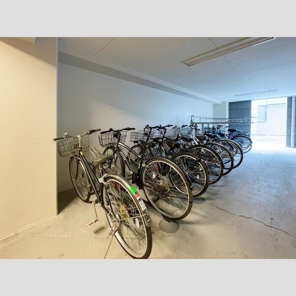 現地周辺 (駐輪場)