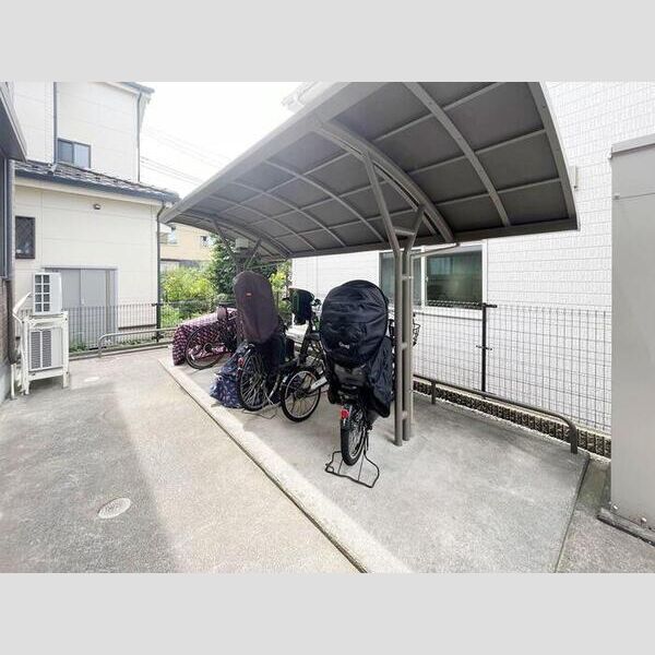 現地周辺 (駐輪場)