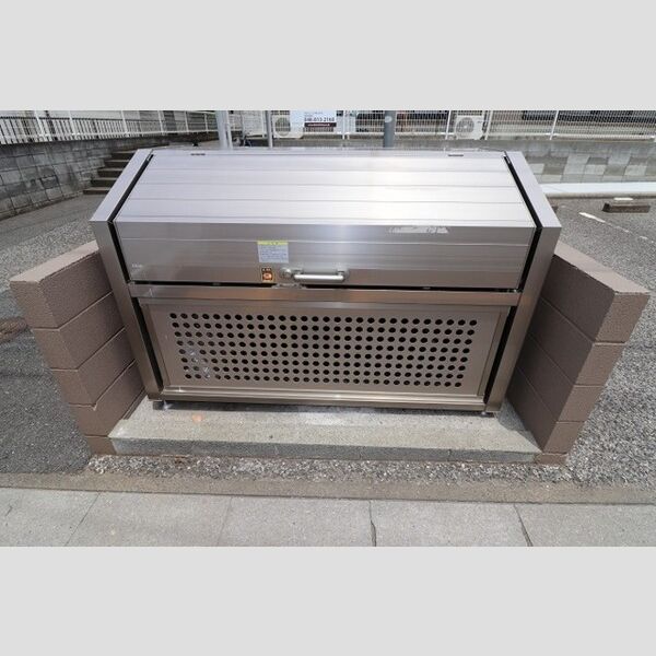 現地周辺 (専用ゴミ置き場)