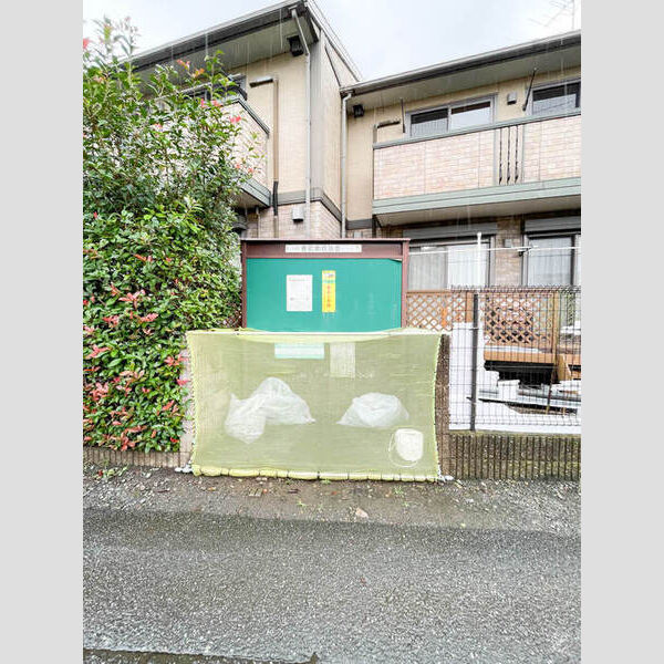 現地周辺 (ゴミ置場)
