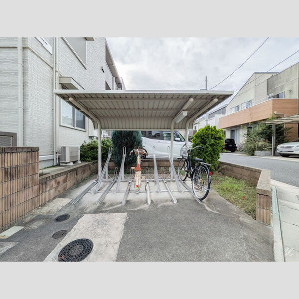現地周辺 (駐輪場)