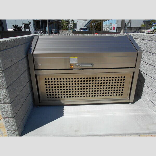 現地周辺 (ゴミ置き場)