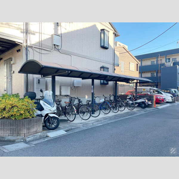 現地周辺 (駐輪場・バイク置場)