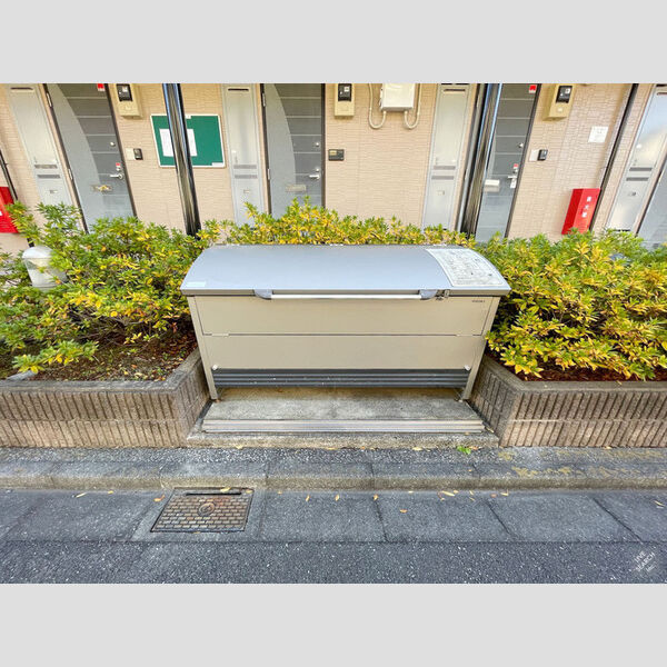 現地周辺 (ゴミ置場)