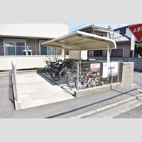 現地周辺 (駐輪場)