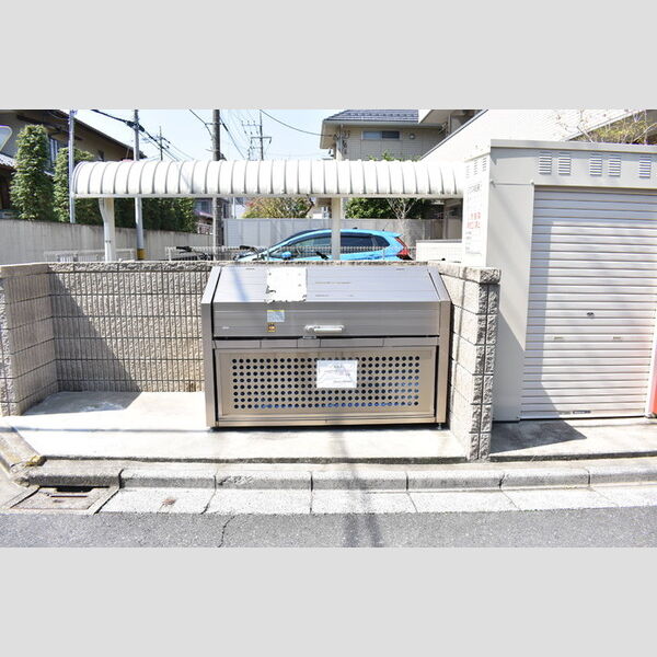 現地周辺 (専用ゴミ置き場)