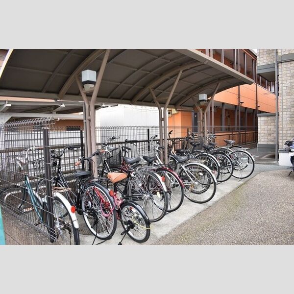 現地周辺 (駐輪場)