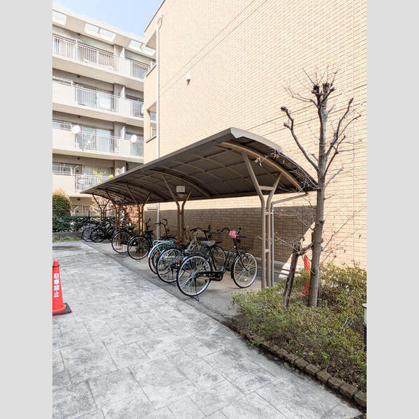 現地周辺 (駐輪場)