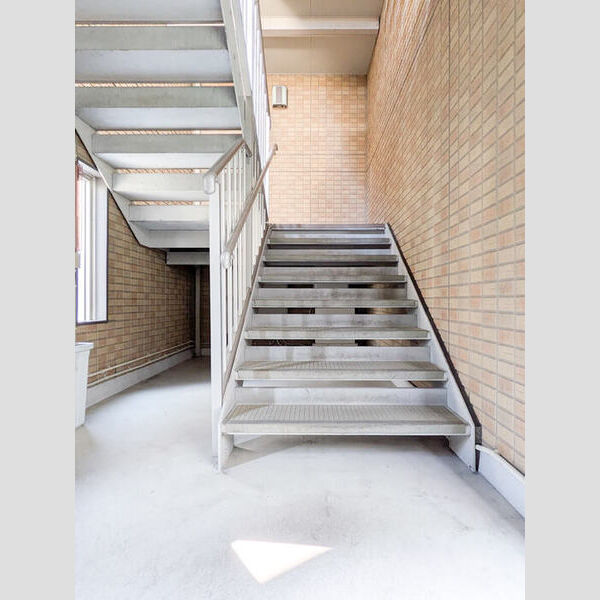 エントランス (共用階段)