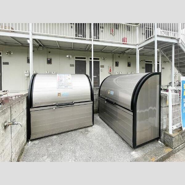 現地周辺 (専用ゴミ置き場)
