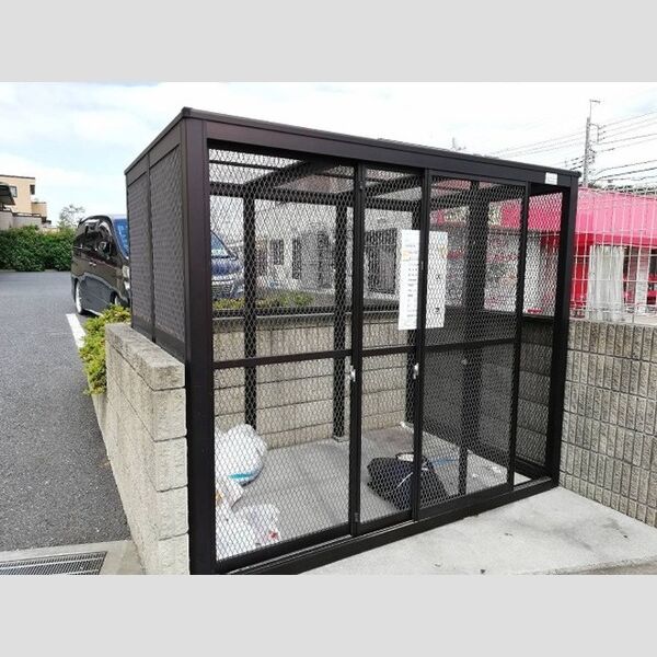 現地周辺 (専用ゴミ置き場)