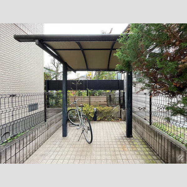 現地周辺 (駐輪場)