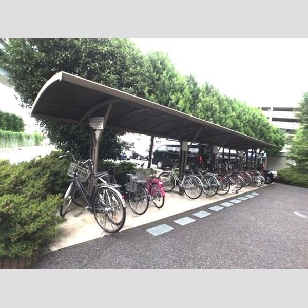 現地周辺 (駐輪場)