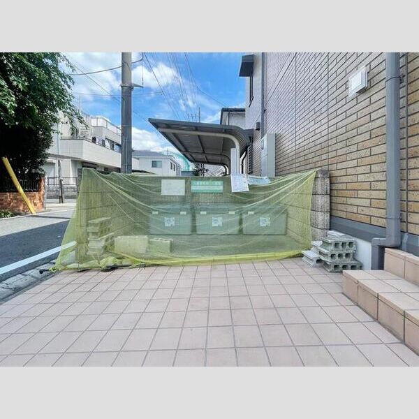 現地周辺 (ゴミ置き場)