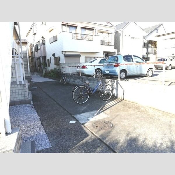 現地周辺 (駐輪場)